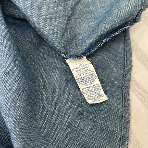 Old Navy Women’s Chambray Button Down Shirt - Medium - Picture 6 of 6